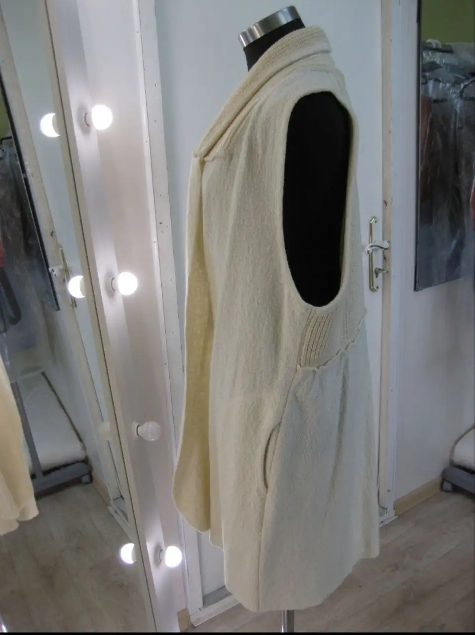 Кардиган-жилет белый валяная шерсть размер 48/50 - Верхняя одежда (Одежда) в Нижневартовск