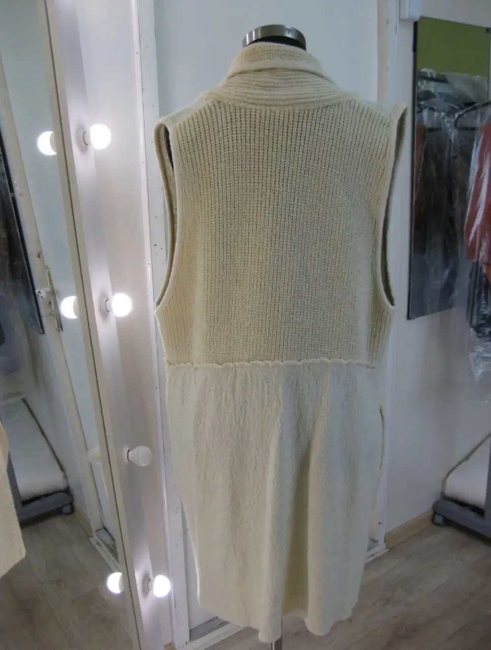Кардиган-жилет белый валяная шерсть размер 48/50 - Верхняя одежда (Одежда) в Нижневартовск