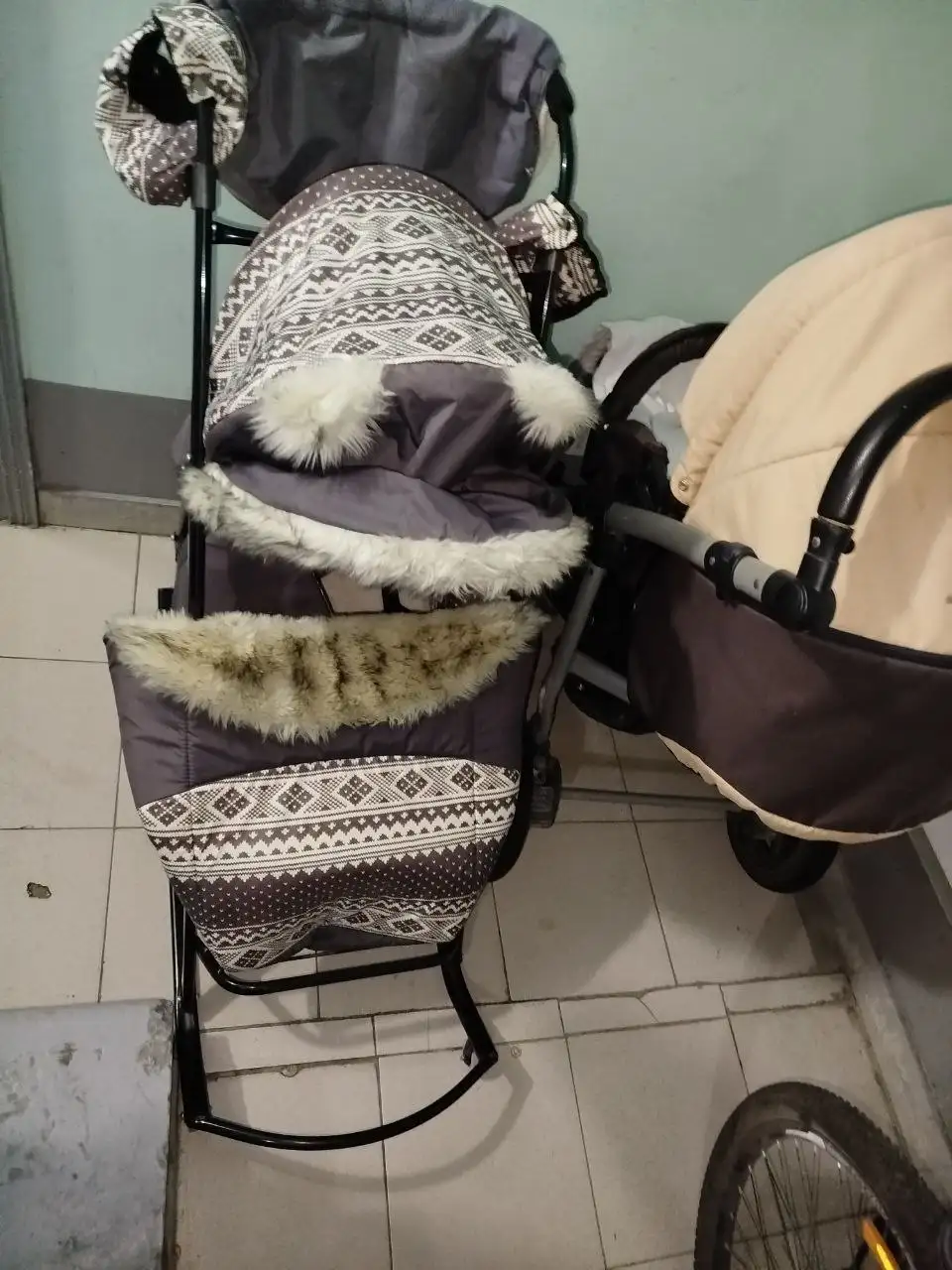 Продам санки коляску с сумкой и варежками - Детский транспорт (Товары для детей) в Нижневартовск