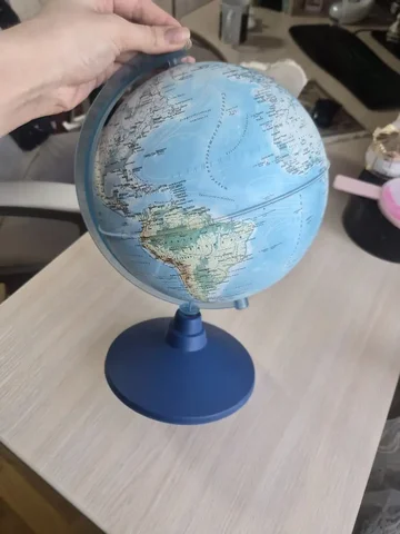 Глобус физический пластиковый б/у - Интерактивные игрушки в Нижневартовск