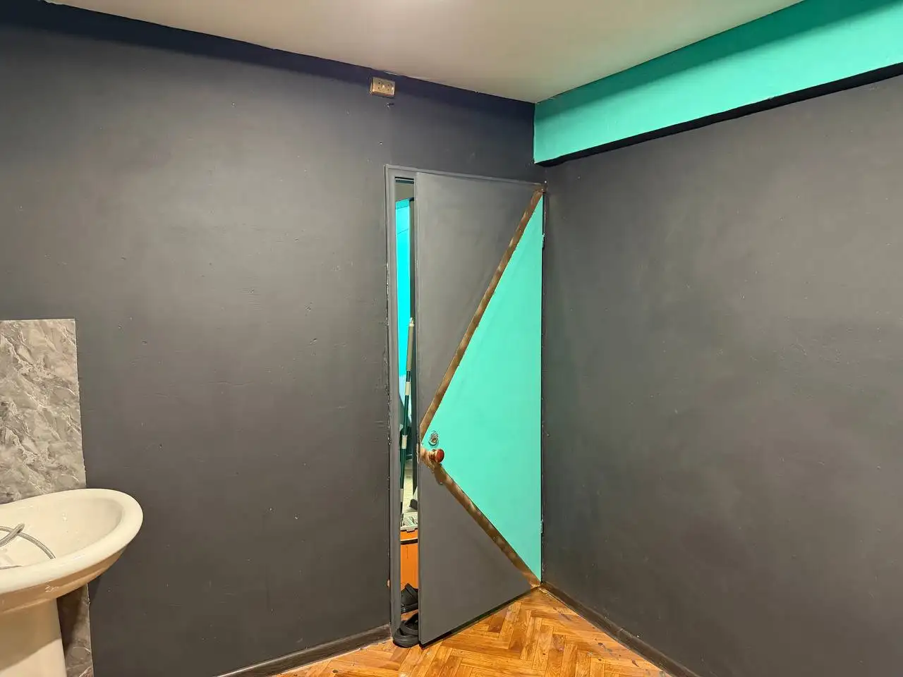 Сдам кабинет 10,5 кв и 8,6 кв с мокрой точкой - Коммерческая аренда (Недвижимость) в Нижневартовск