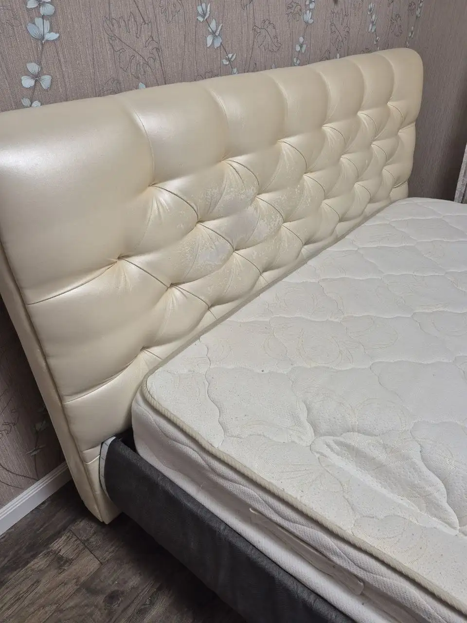 Продам кровать Аскона с матрасом 180x200 - Мебель (Барахолка) в Нижневартовск