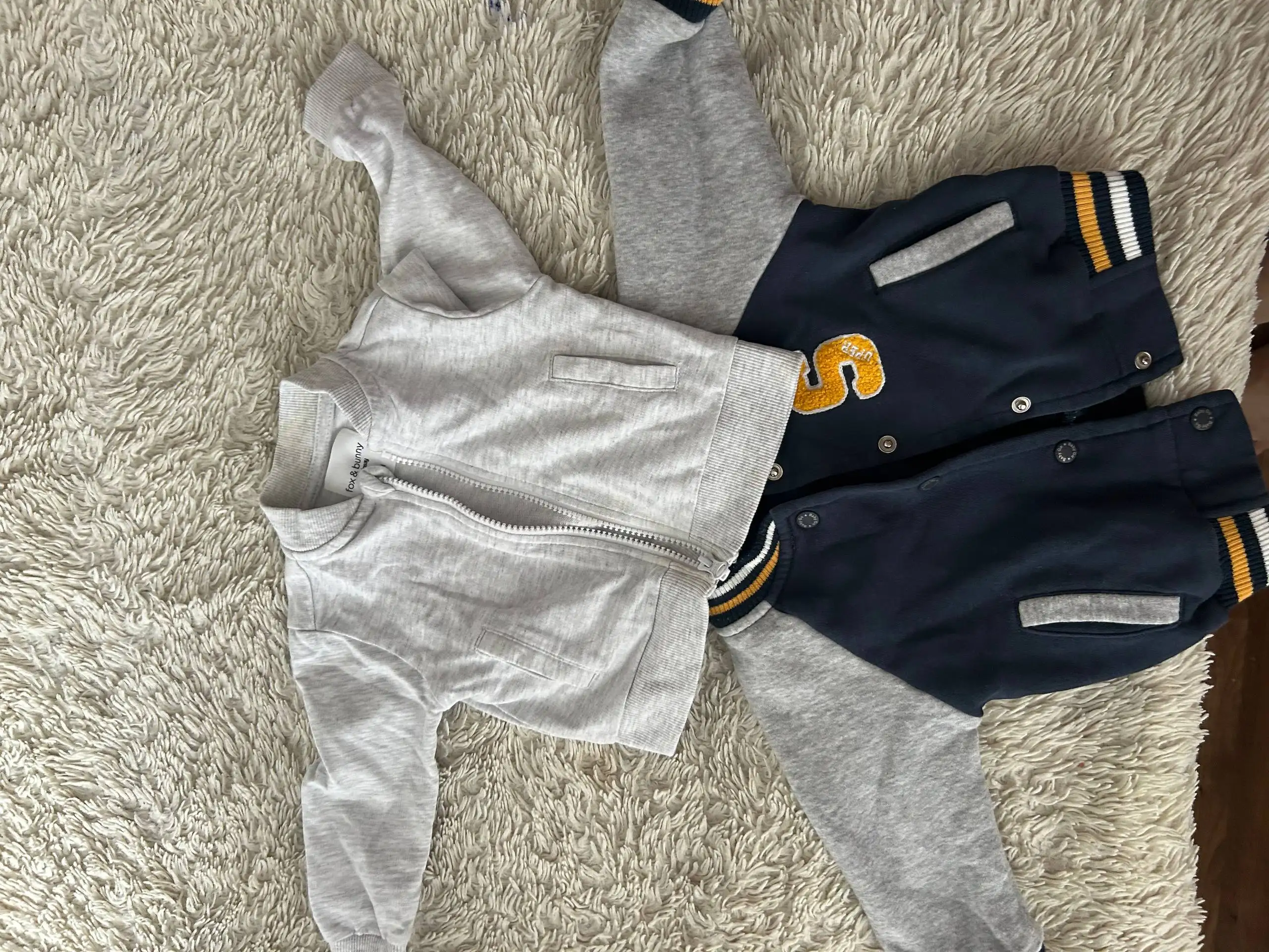 Продажа детских вещей в Нижневартовске - Одежда (Товары для детей) в Нижневартовск