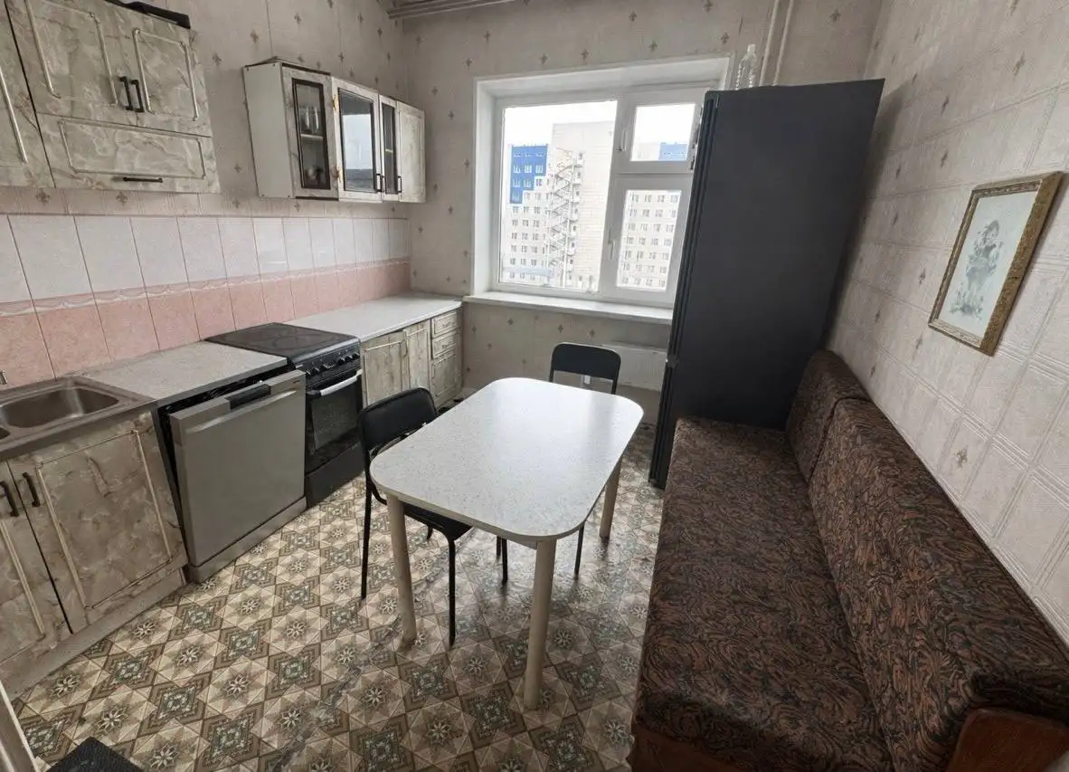 Продается кухня с мебелью и техникой - Кухонная мебель (Для дома и дачи) в Нижневартовск