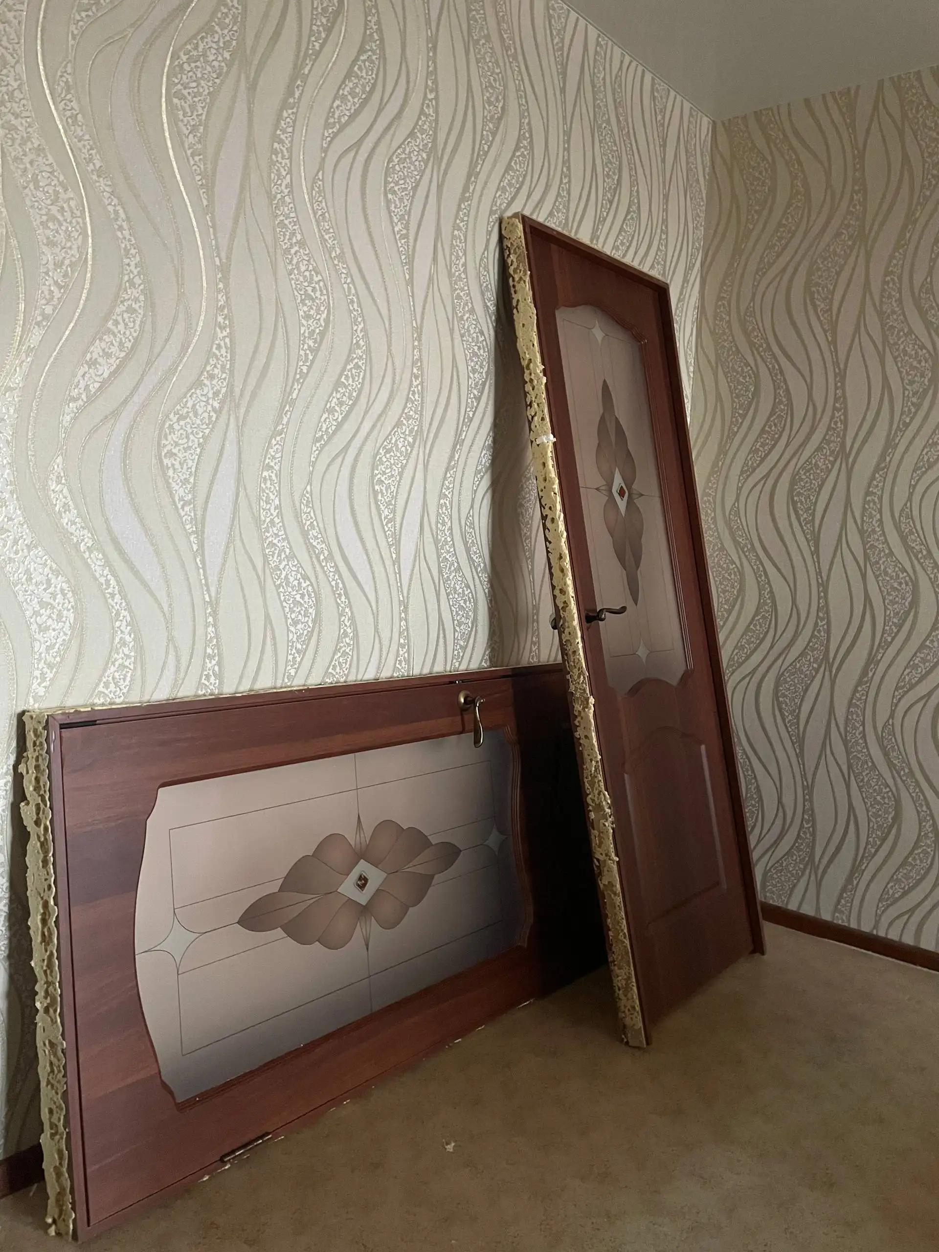 Продам межкомнатные двери - Двери (Для дома и дачи) в Нижневартовск