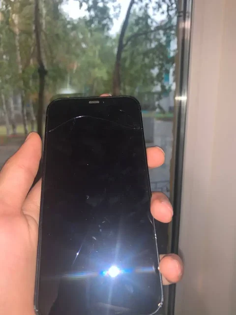 iPhone 12 128GB с дефектами - Электроника в Нижневартовск