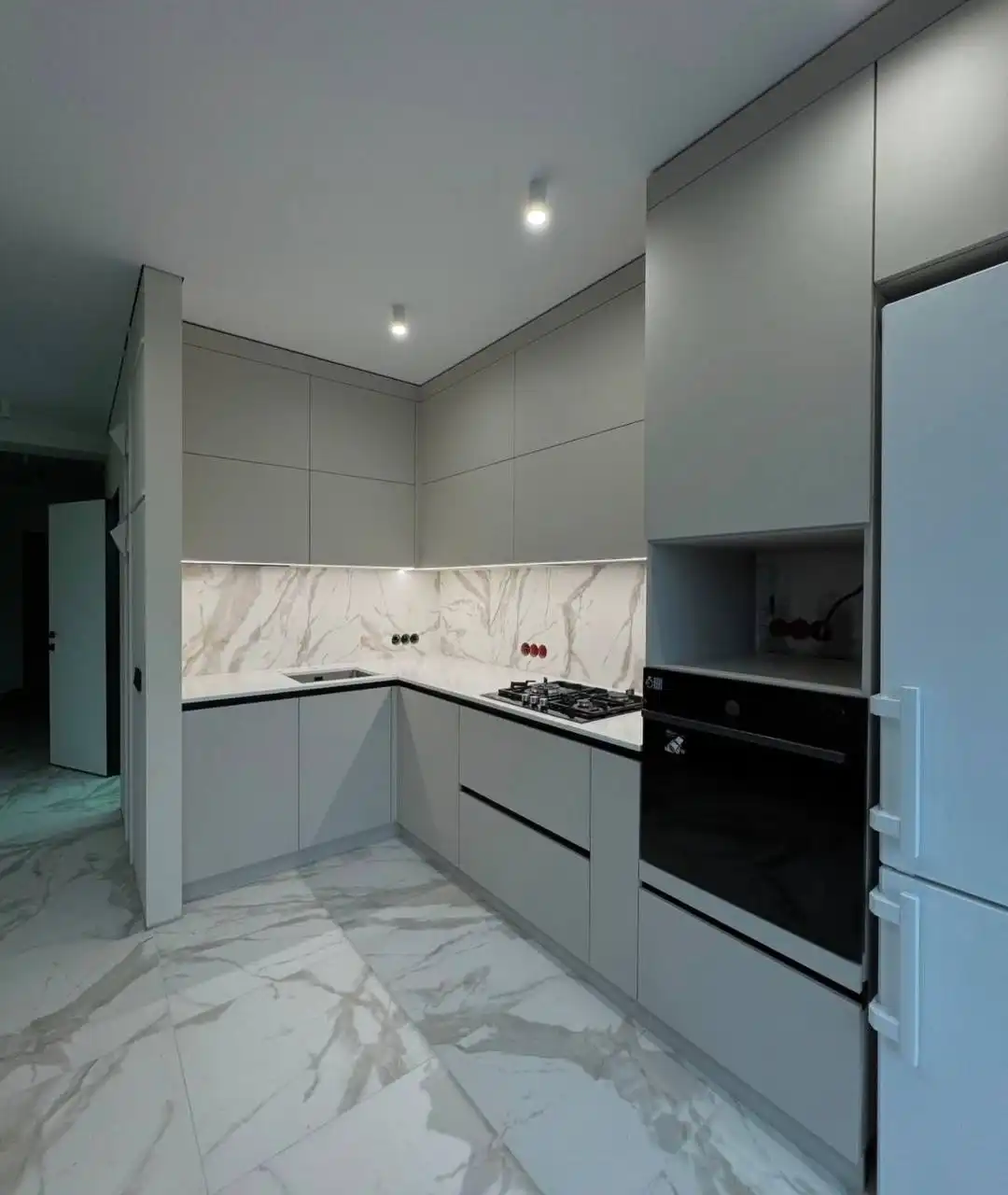 Изготовление кухонь, шкафов и гардеробных на заказ - Мебель на заказ (Услуги) в Москва