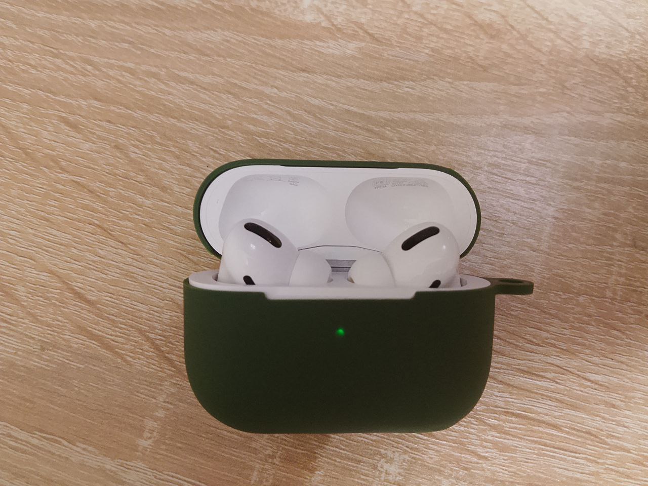 Продам наушники Air-pods (pro?)