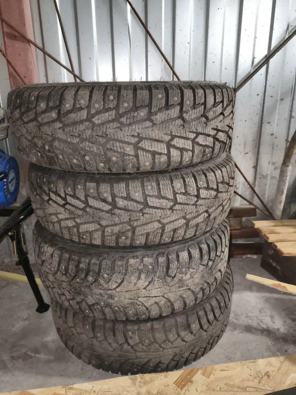 Продам зиму на штампах r13