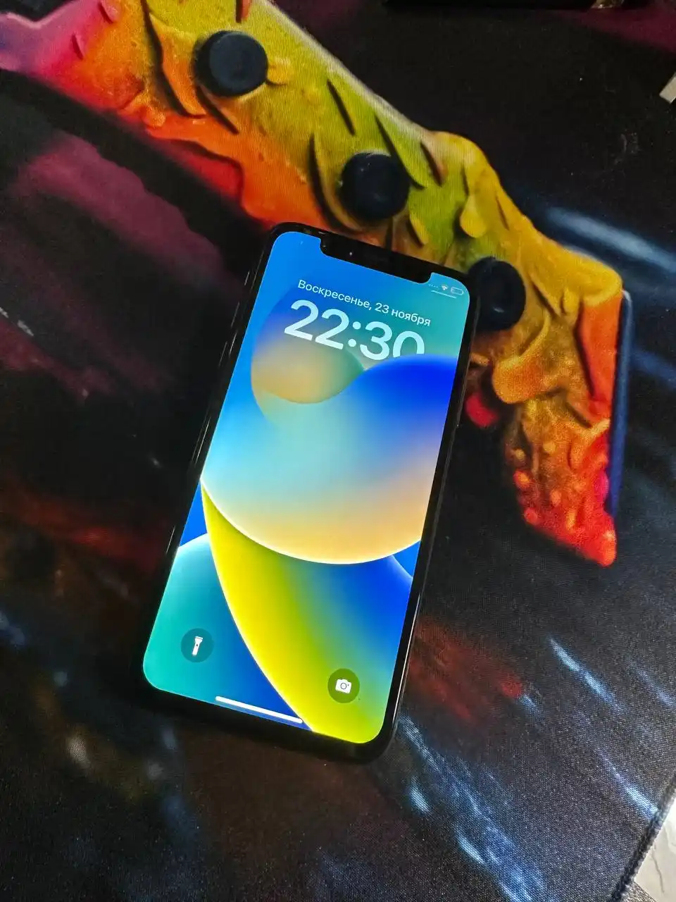 iPhone X с повреждениями