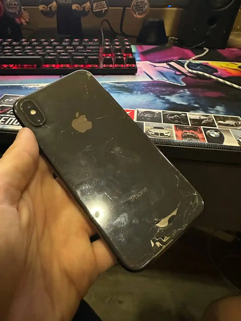 iPhone X с повреждениями