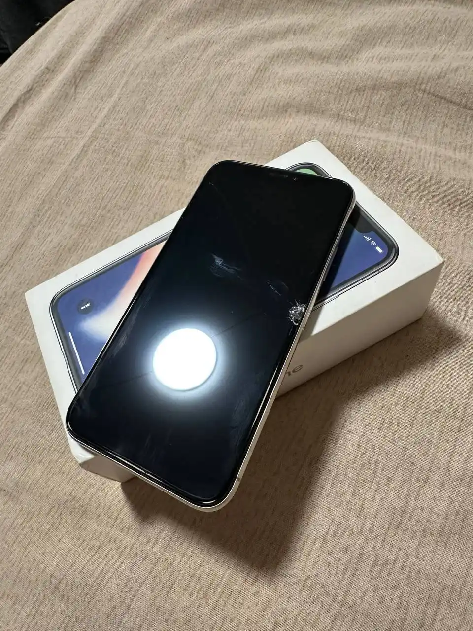 iPhone X с повреждениями