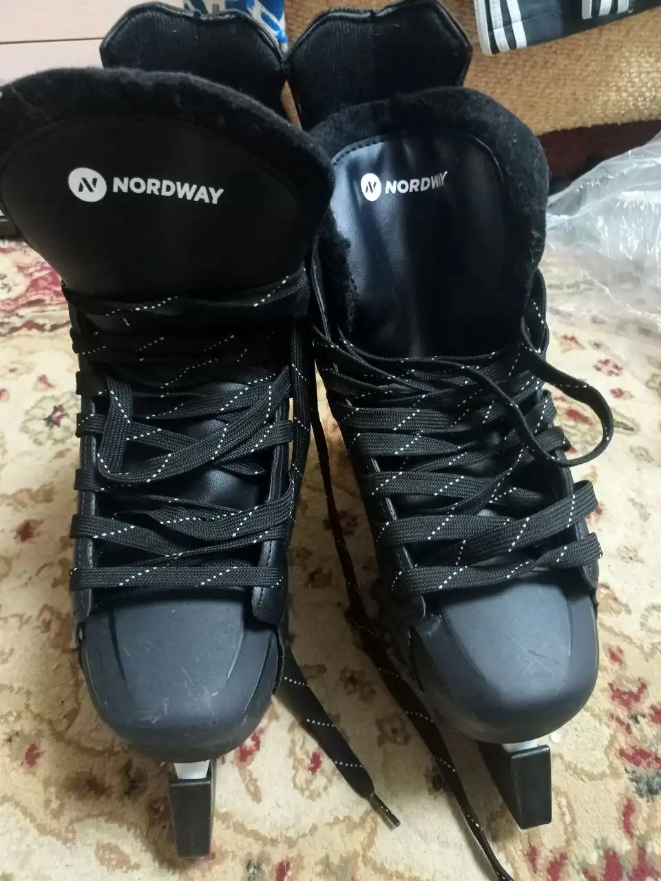 Продам коньки 40 размер