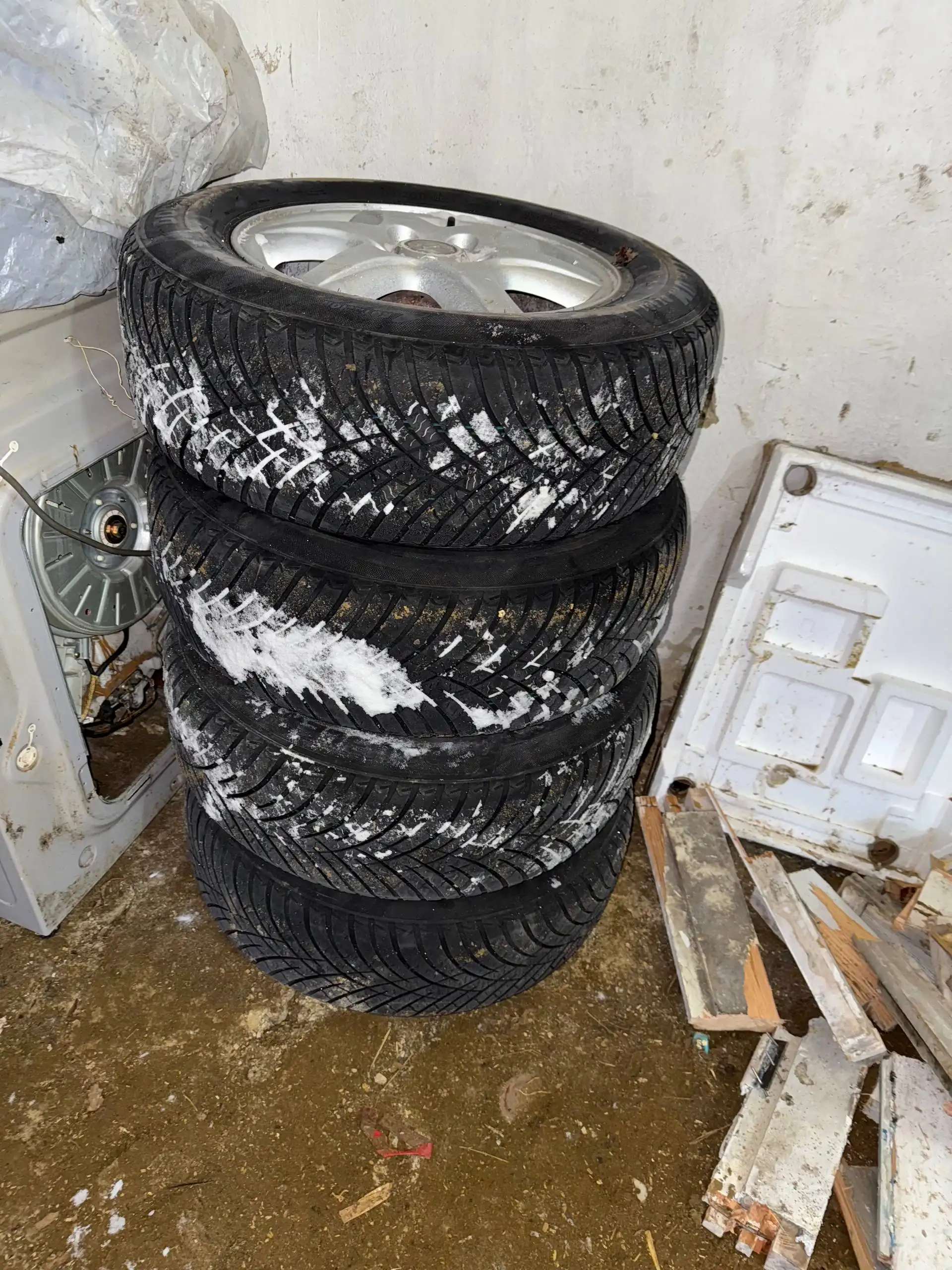 Продам оригинальные диски с резиной от Hyundai Tucson