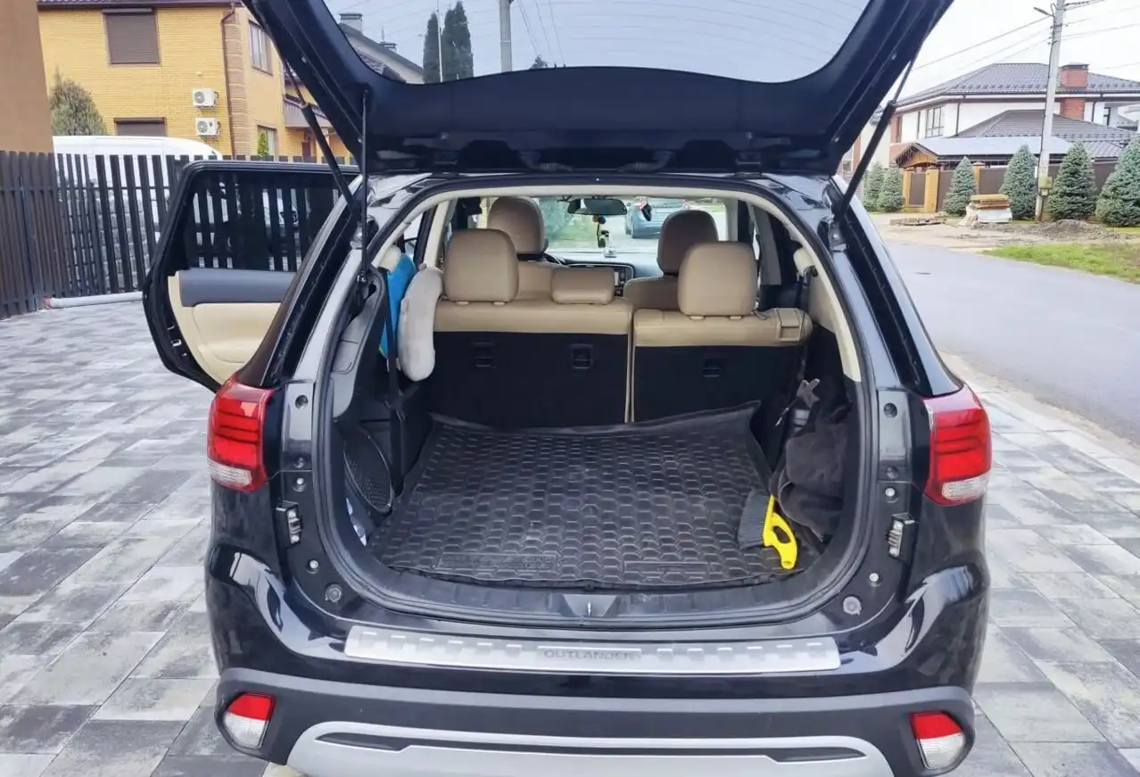 Mitsubishi Outlander 2016, бензин 2.4, автомат, передний привод - Внедорожник/кроссовер (Авто) в Саранск