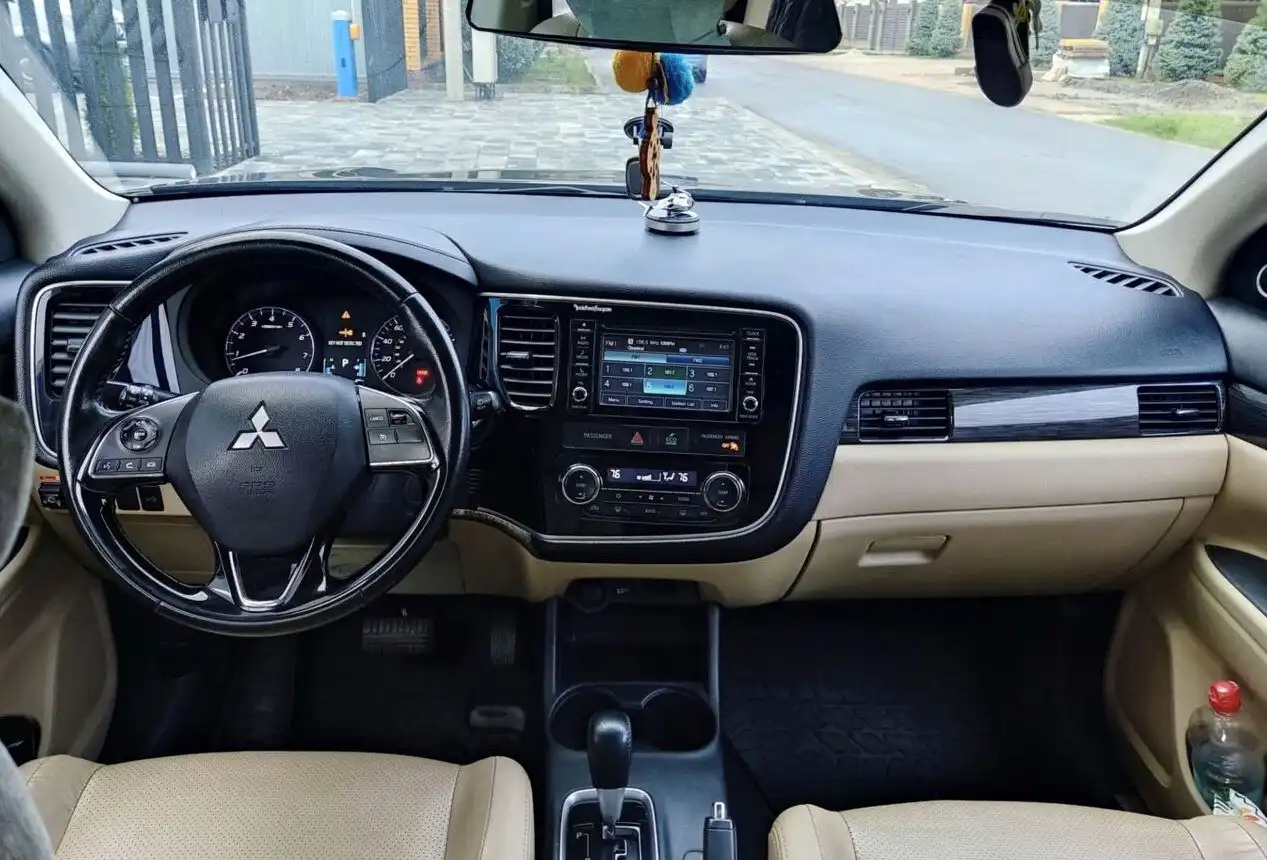 Mitsubishi Outlander 2016, бензин 2.4, автомат, передний привод - Внедорожник/кроссовер (Авто) в Саранск