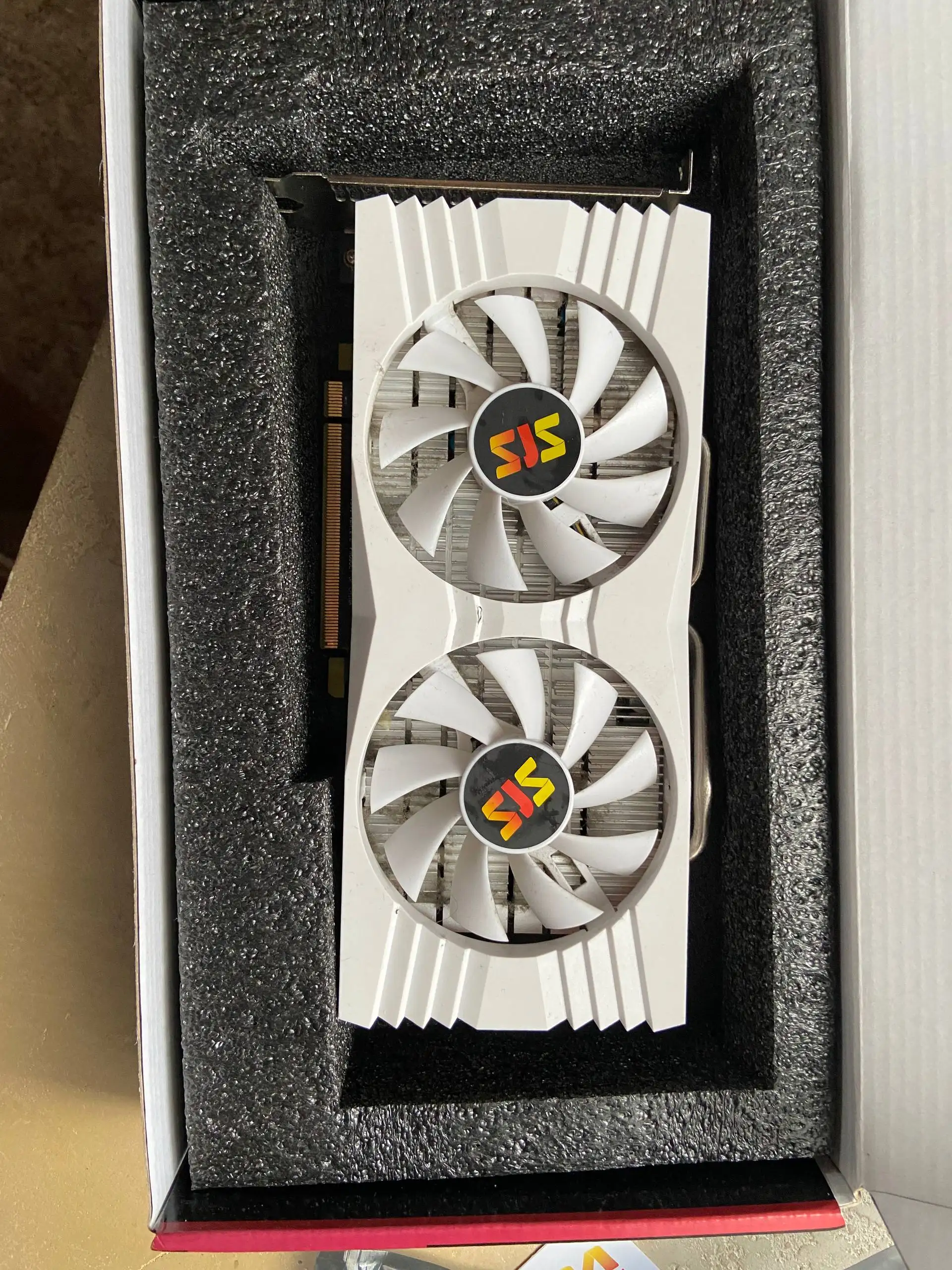 Видеокарта RADEON RX580 8GB в новом состоянии - Компьютерные комплектующие (Электроника) в Саранск