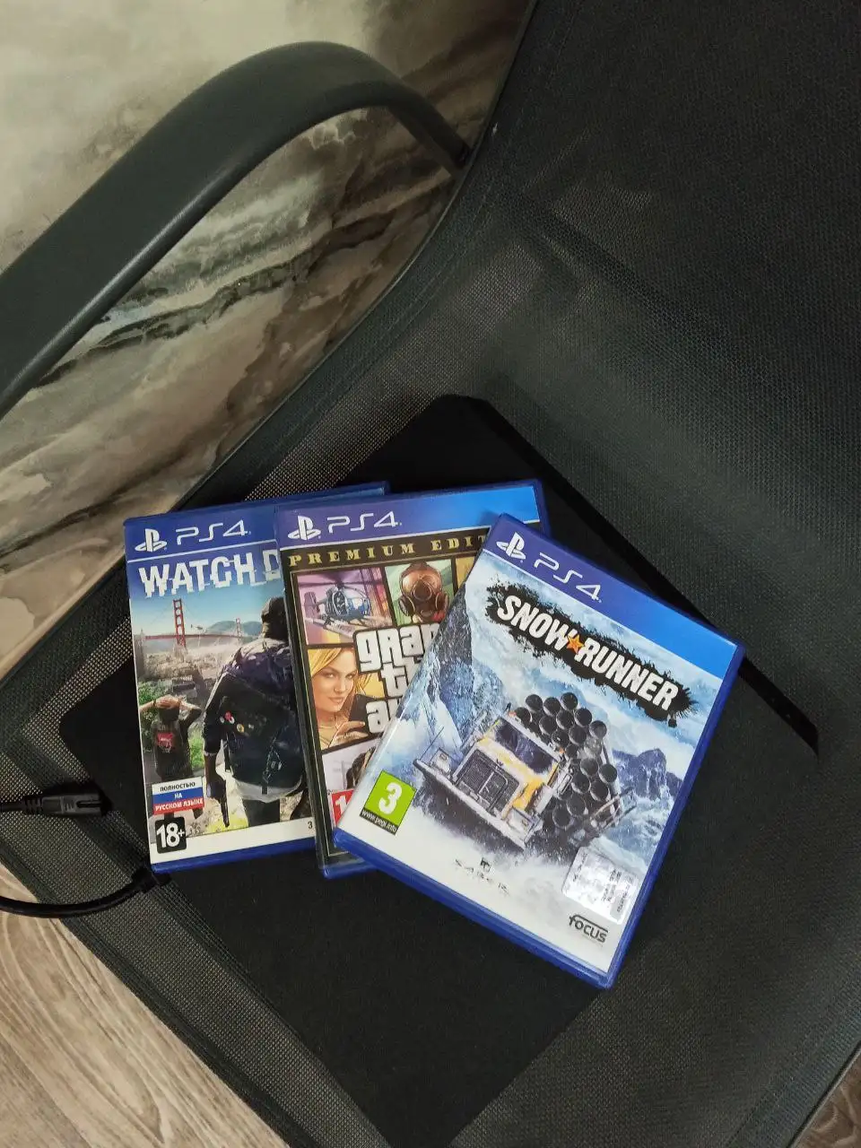 Продажа PlayStation 4 с аксессуарами и играми - Игровые консоли (Электроника) в Саранск