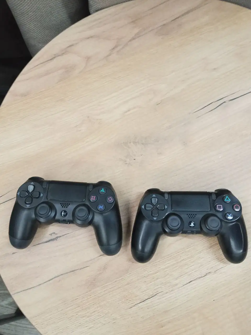 Продажа PlayStation 4 с аксессуарами и играми - Игровые консоли (Электроника) в Саранск