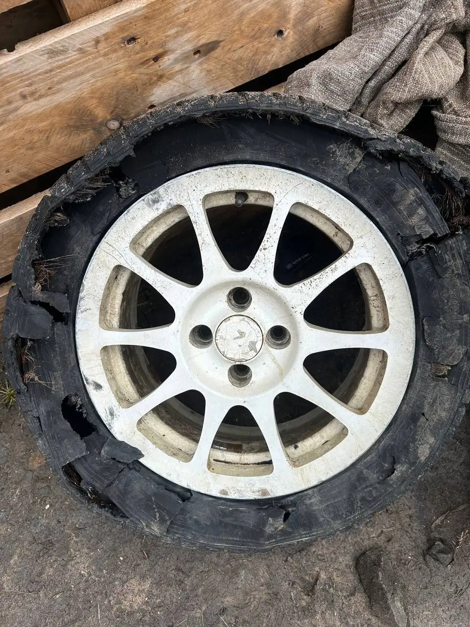 Продам диски R15 с резиной на выброс - Диски и шины (Запчасти) в Саранск