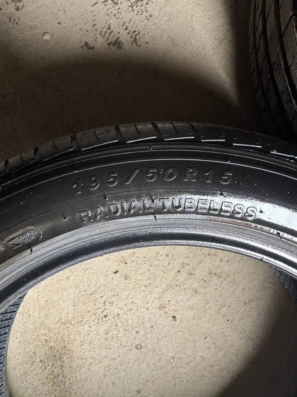 Шина 195/50/15 в хорошем состоянии - Шины и диски (Авто) в Саранск