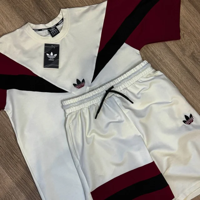 Костюм Adidas 48-50 белый - Футболки в Саранск