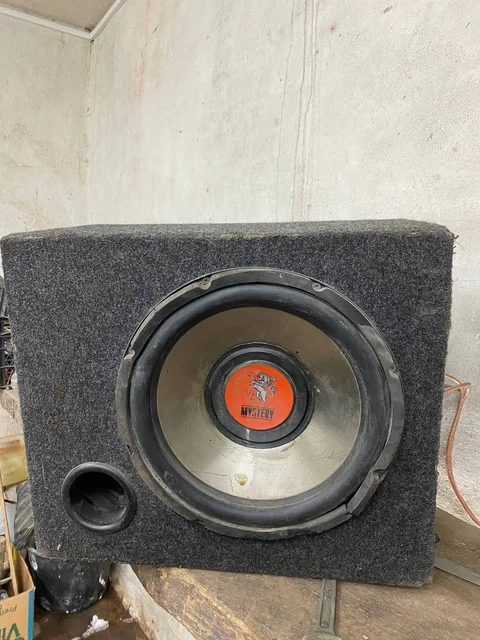 Продам 2 сабвуфера, один с усилителем, другой без - Авто в Саранск