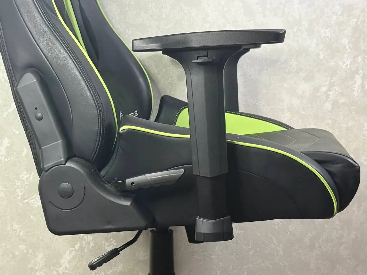 Игровое кресло Sharkoon Elbrus 2 - Мебель (Барахолка) в Неизвестно