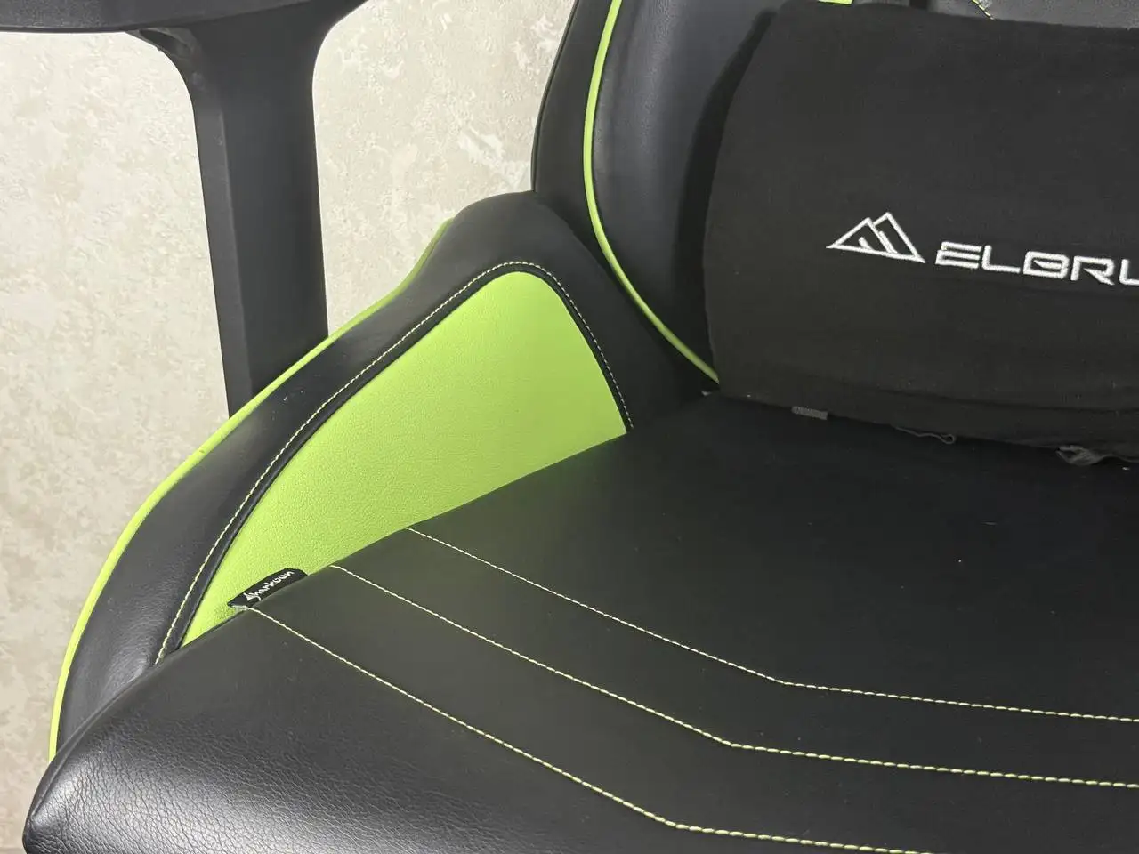 Игровое кресло Sharkoon Elbrus 2 - Мебель (Барахолка) в Неизвестно