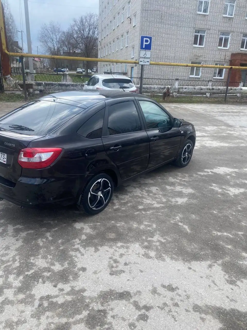 Лада Гранта лифтбек - Легковые автомобили (Авто) в Саранск