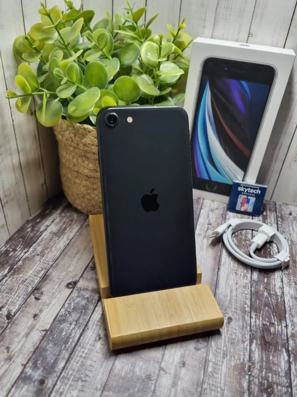 iPhone SE 2020 64GB - Смартфоны (Электроника) в Саранск