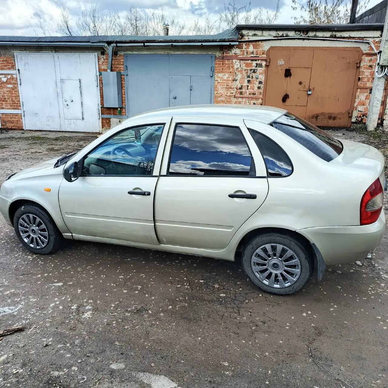 Автомобиль 2010 года без гнили и ржавчины - Авто в Неизвестно