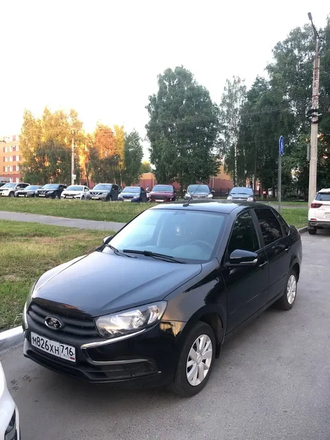 Lada Granta 2023 в отличном состоянии - Hyundai Santa Fe в Неизвестно