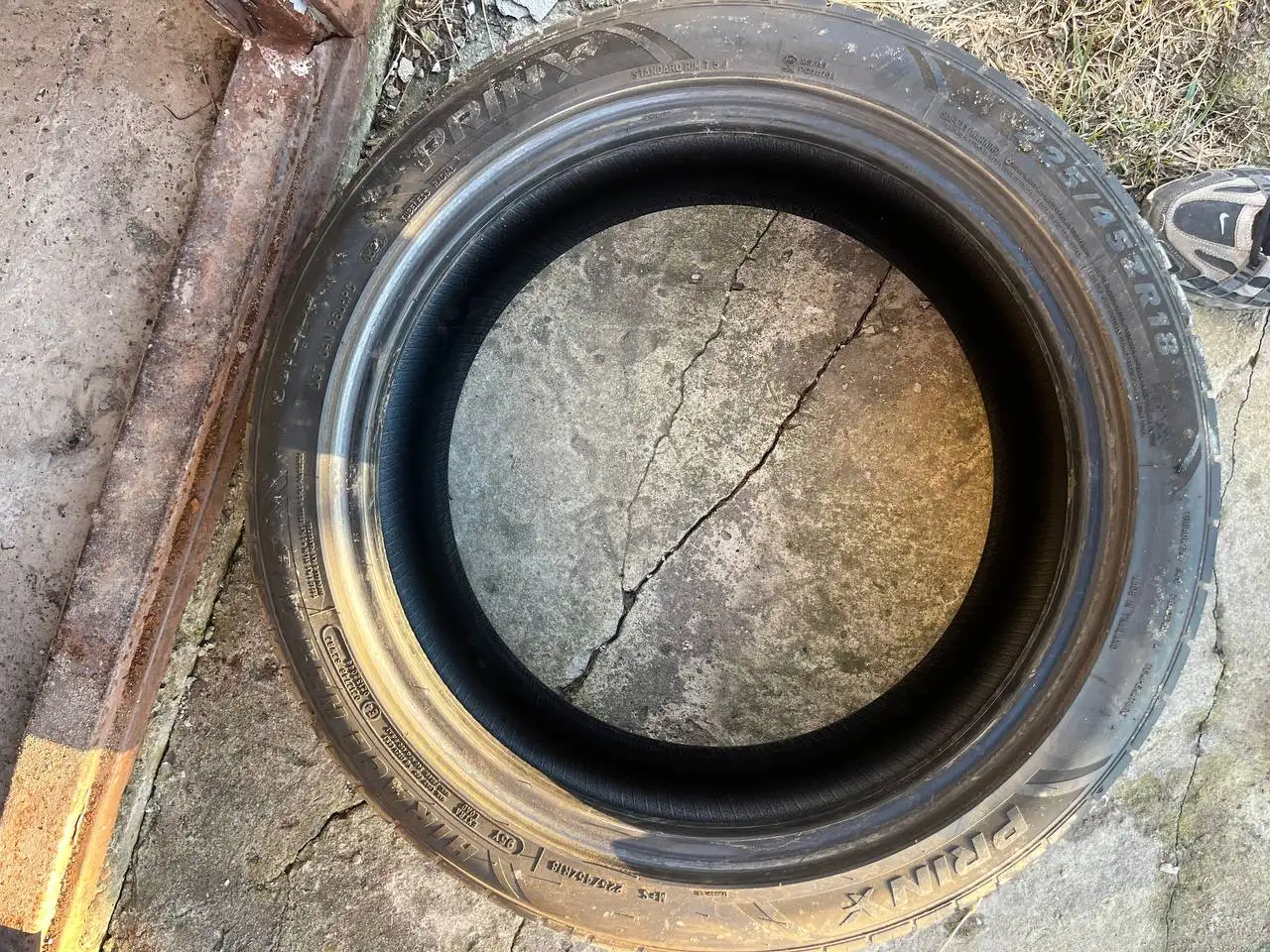 Шины 225.45.18 в идеальном состоянии - Шины и диски (Авто) в Нижний Новгород