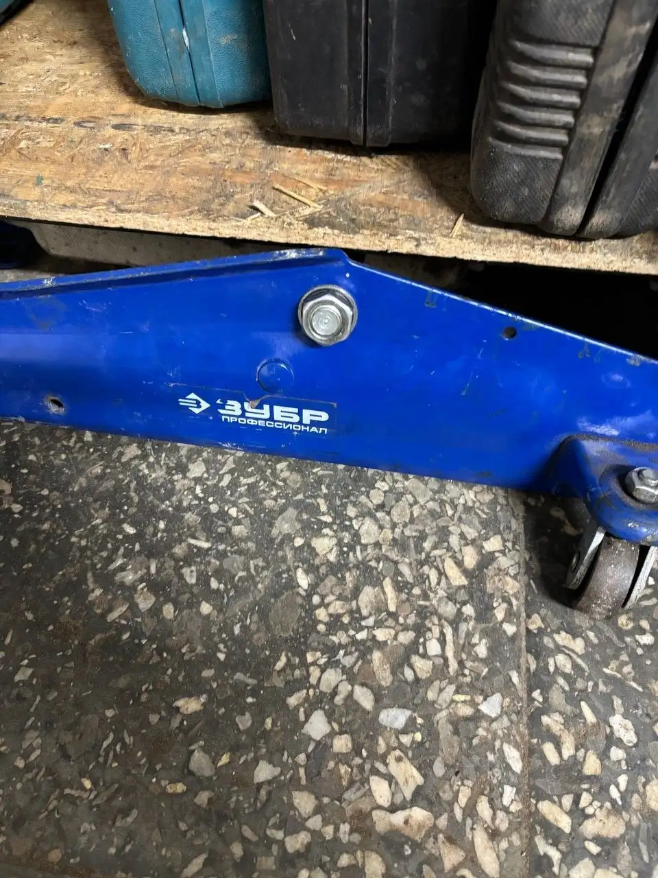 Продажа подкатного и бутылочного домкратов - Инструменты для авто (Запчасти) в Нижний Новгород