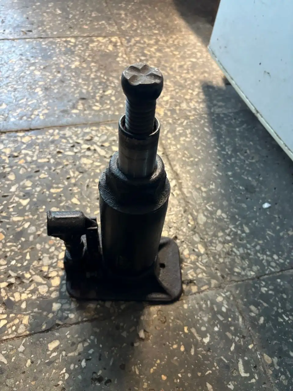 Продажа подкатного и бутылочного домкратов - Инструменты для авто (Запчасти) в Нижний Новгород