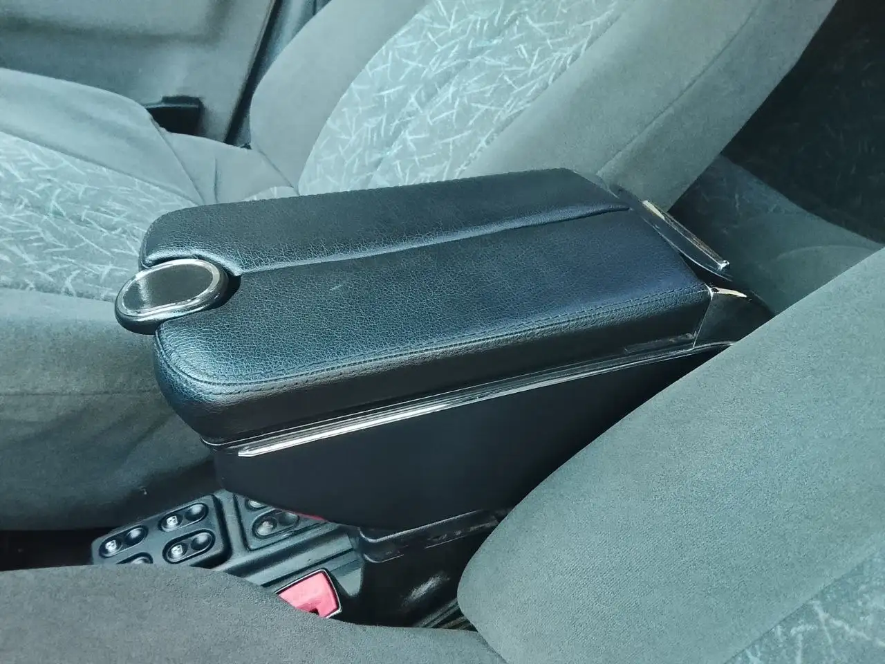 Продам бар, подлокотник на ВАЗ 2110 - Автозапчасти (Запчасти) в Нижний Новгород