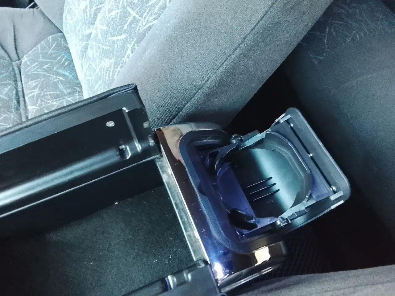 Продам бар, подлокотник на ВАЗ 2110 - Автозапчасти (Запчасти) в Нижний Новгород