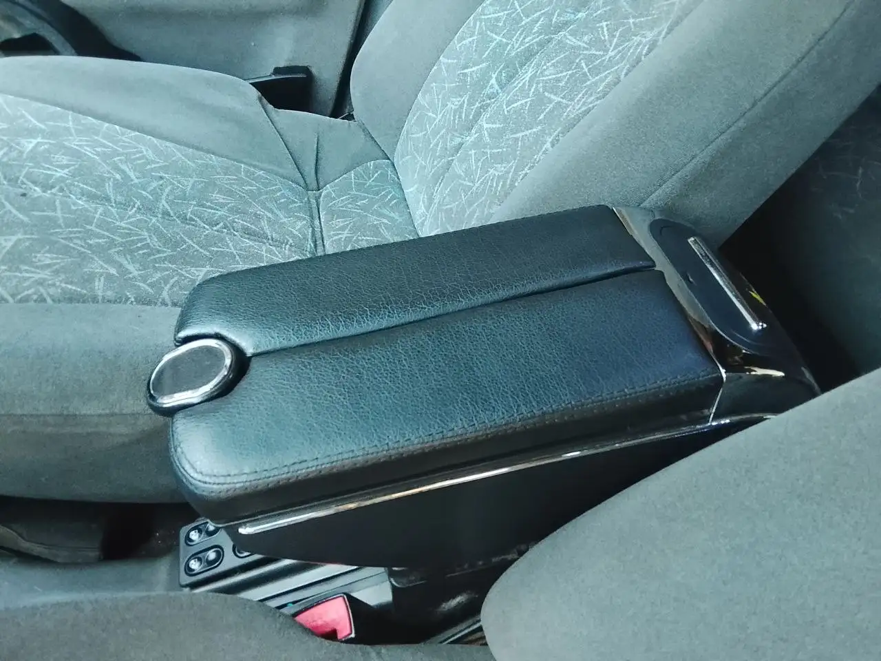 Продам бар, подлокотник на ВАЗ 2110 - Автозапчасти (Запчасти) в Нижний Новгород