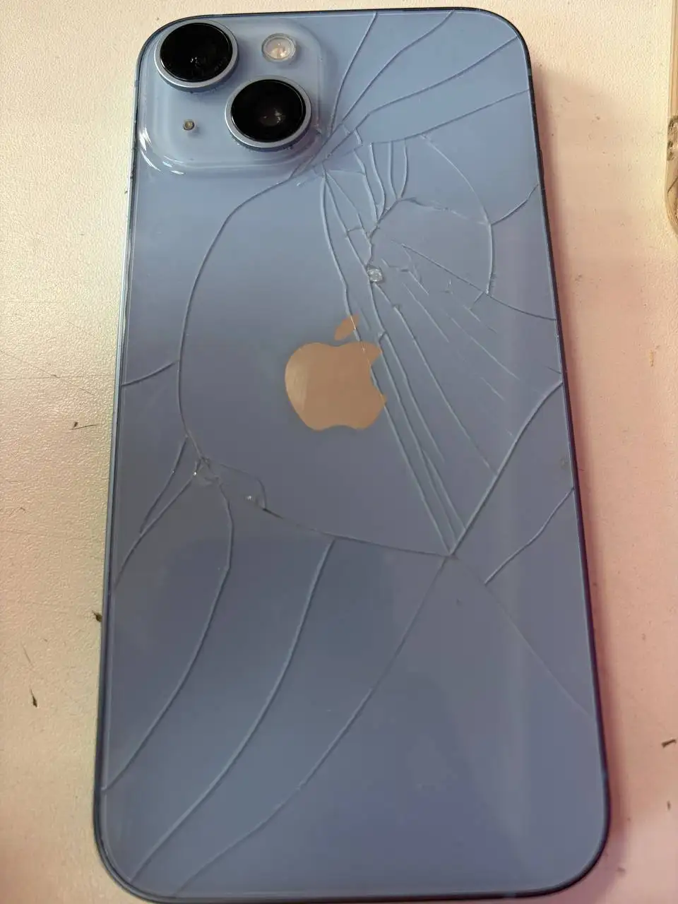 Смартфон iPhone 14 256 ГБ с повреждением задней крышки - Смартфоны (Электроника) в Нижний Новгород