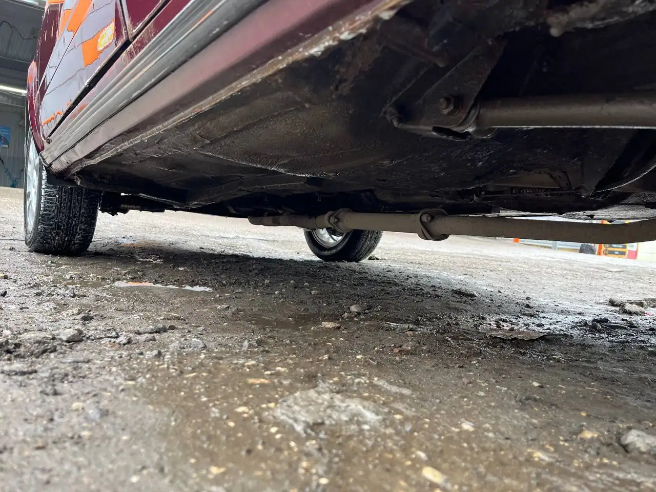 ВАЗ 2107 2006 года, инжектор, полный ход, не гнилая, обслужена, диски ковка Р14 - Авто в Нижний Новгород