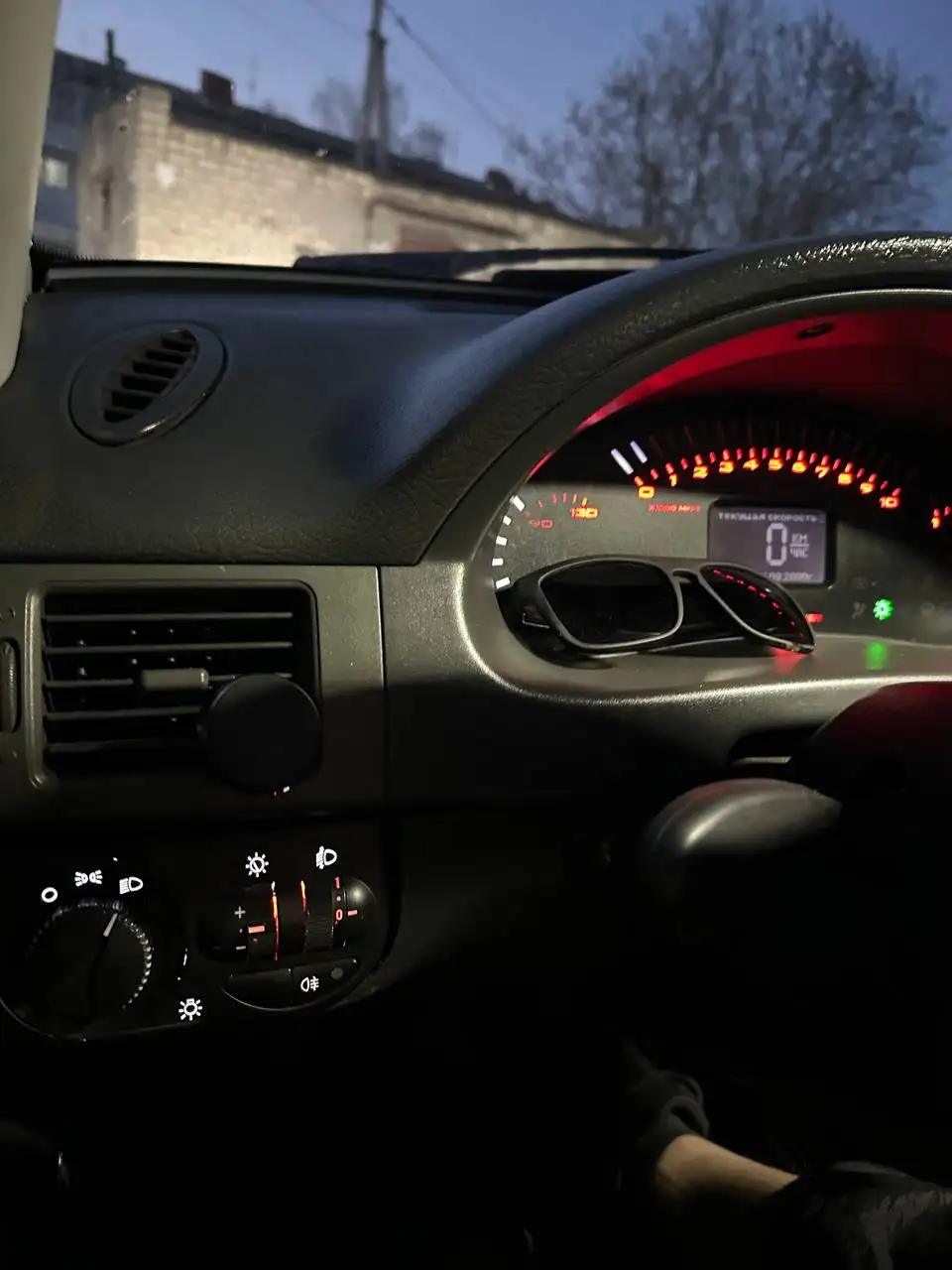 Продам Lada Priora 2011 года с кондиционером и автозапуском - Легковые автомобили (Авто) в Нижний Новгород