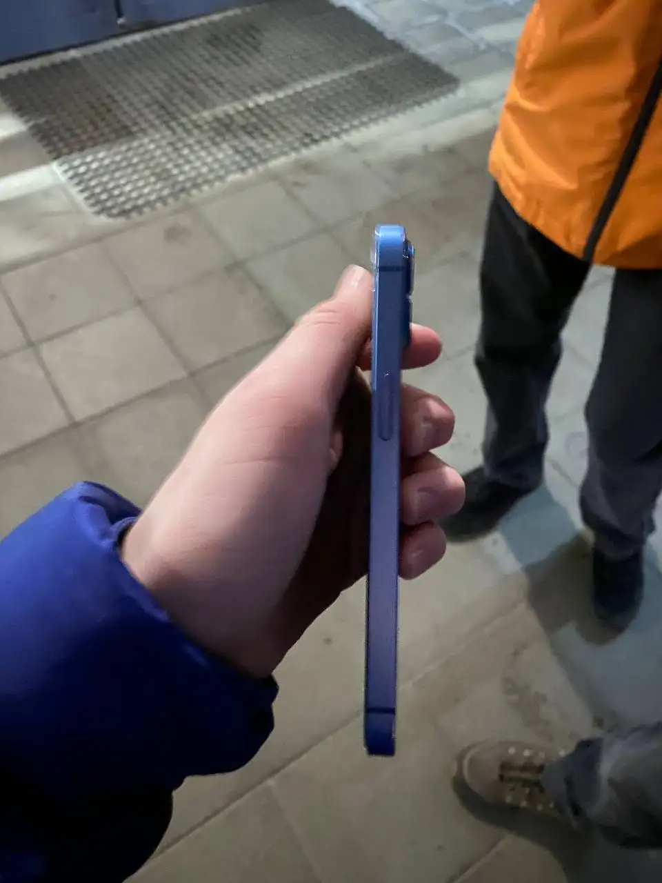 iPhone 13 128GB с коцками по граням - Смартфоны (Электроника) в Нижний Новгород