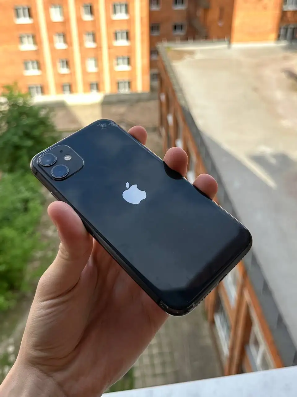 iPhone 11 с damaged задней крышкой - Смартфоны и телефоны (Электроника) в Нижний Новгород