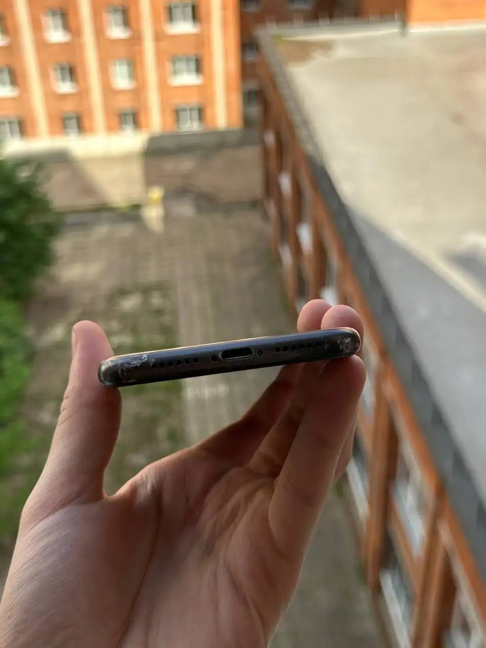 iPhone 11 с damaged задней крышкой - Смартфоны и телефоны (Электроника) в Нижний Новгород