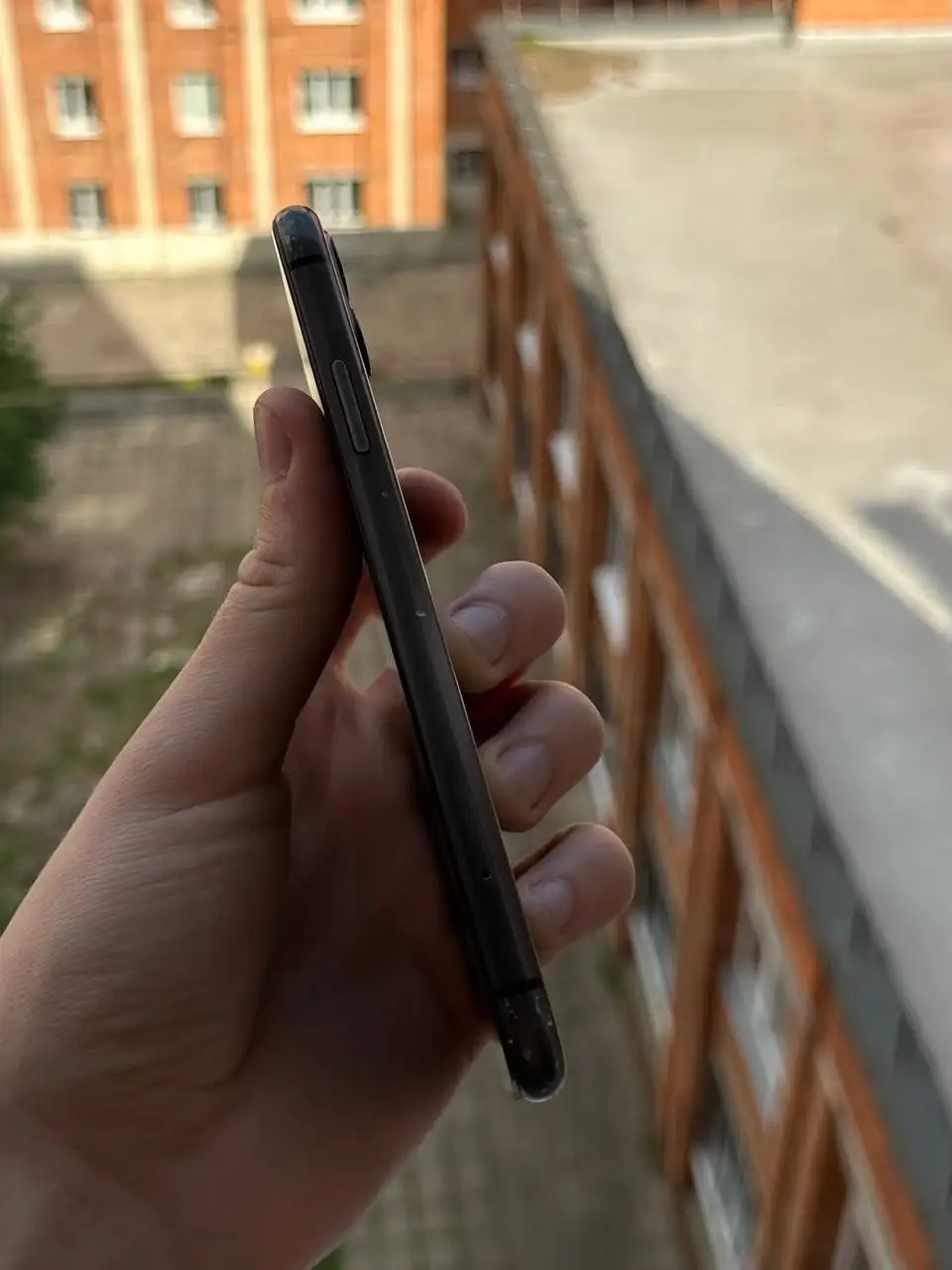 iPhone 11 с damaged задней крышкой - Смартфоны и телефоны (Электроника) в Нижний Новгород