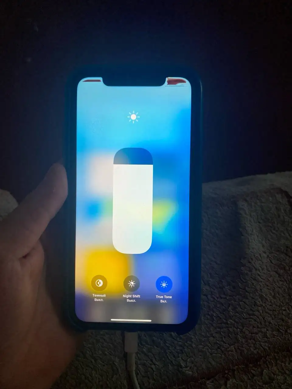 iPhone XR 64GB с небольшим дефектом экрана - Мобильные телефоны и аксессуары (Электроника) в Нижний Новгород