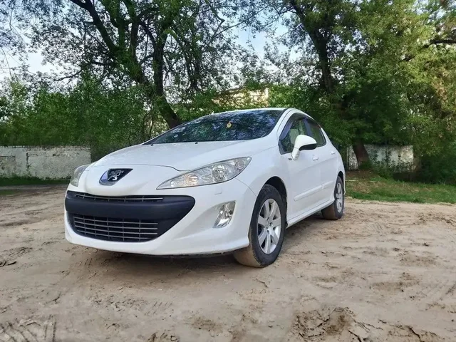Peugeot 308 2010 - Грузовики и автобусы в Нижний Новгород