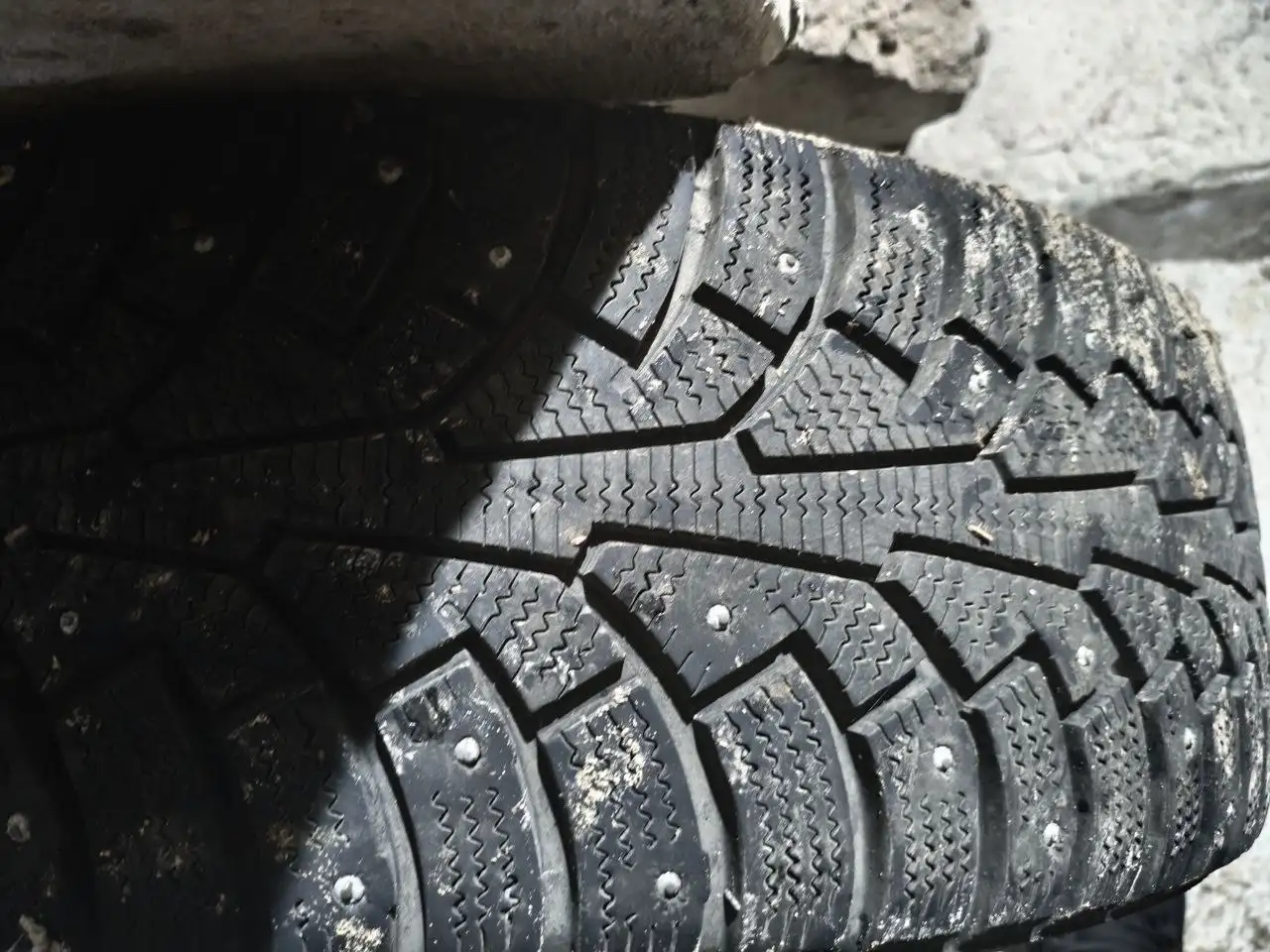Комплект зимней резины 235/65 R17 - шины (Авто) в Нижний Новгород