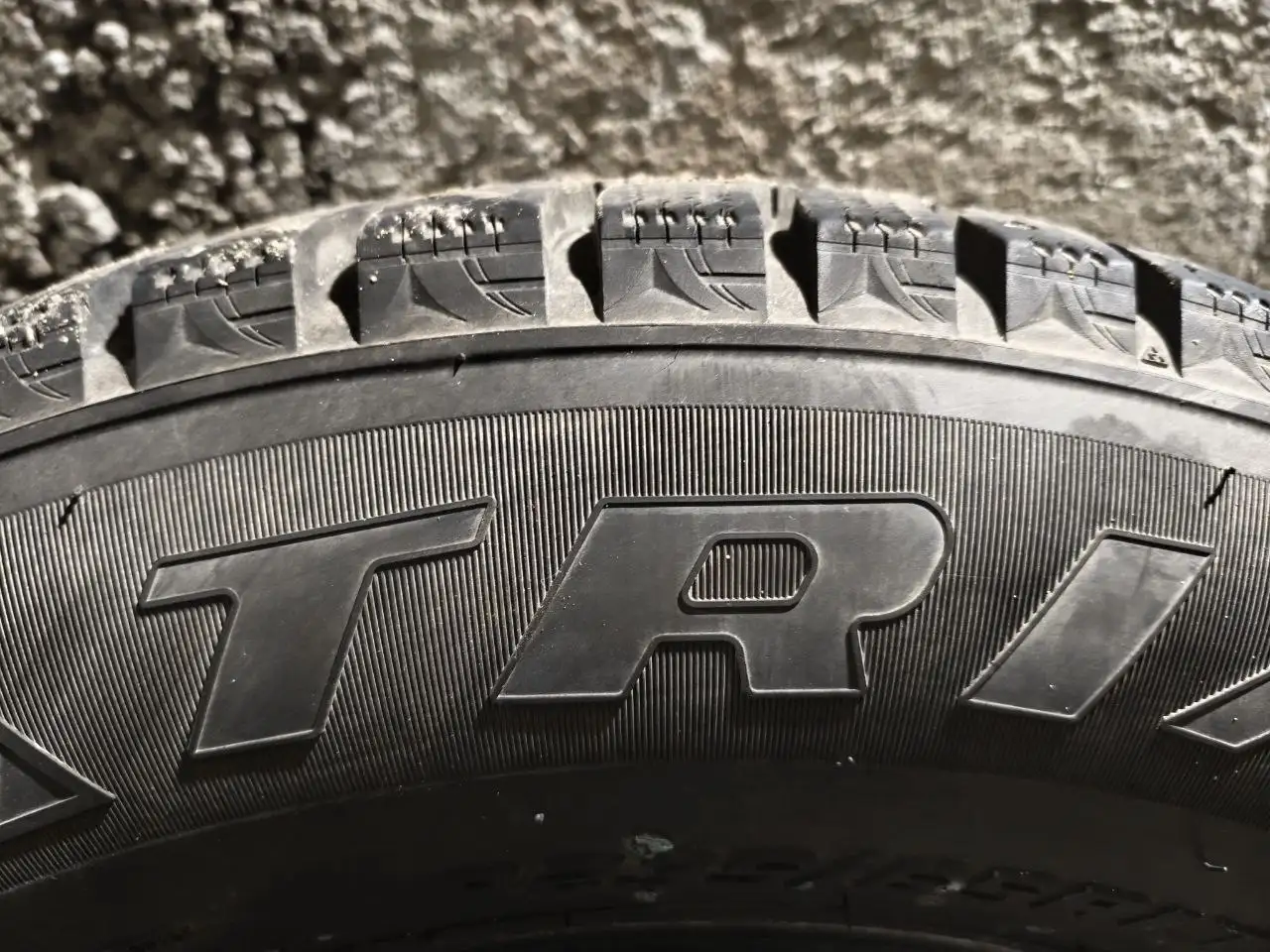Комплект зимней резины 235/65 R17 - шины (Авто) в Нижний Новгород